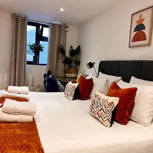 Stylish De-luxe In , Southampton United Kingdom